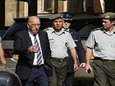 Παραμένουν υπό κράτηση