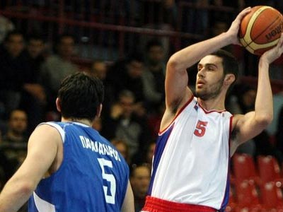 Παραμένει… Πλατεία ο Αθανασούλας