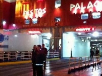 Κατέπλευσε και έδεσε το Festos Palace εν μέσω κινητοποιήσεων