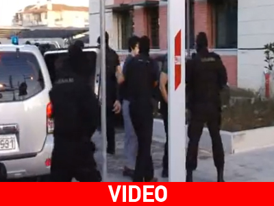 Η μεταγωγή των συλληφθέντων στην Αστυνομική Διεύθυνση Κοζάνης