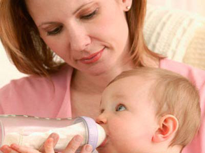 Μπιμπερό: Πότε είναι η ώρα να το αντικαταστήσει το κουτάλι;