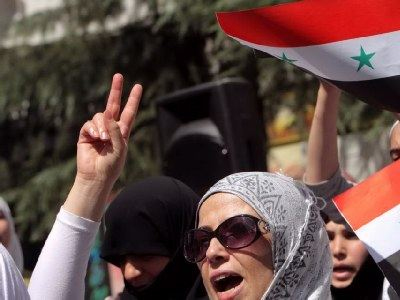 Συγκέντρωση Σύρων στην πλατεία Κλαυθμώνος