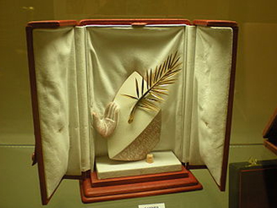 «Μάχη Τιτάνων» για το Χρυσό Φοίνικα