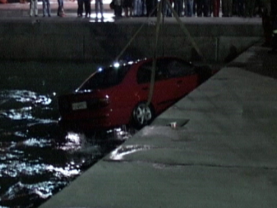 ΙΧ έπεσε στη θάλασσα