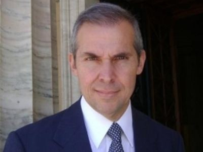 Τα’ βαλε με τη μάνα του υπουργού