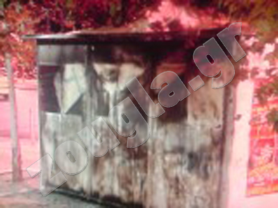 Φωτιά σε εκλογικό περίπτερο στην Αθήνα