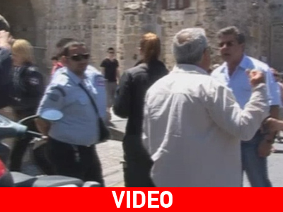 «Ελληνικοί» καβγάδες ενώπιον ξένων τουριστών