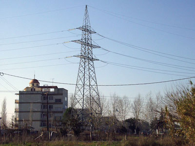 Απομακρύνθηκαν 7 πυλώνες της ΔΕΗ στον Εύοσμο