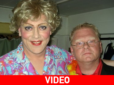 Εμφάνιση-έκπληξη δημάρχου στο Gay Pride Festival