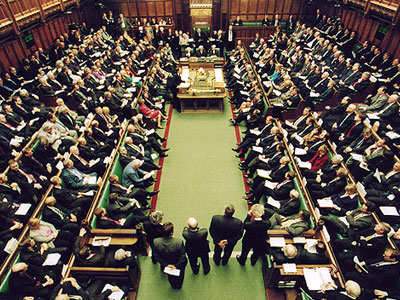 Χάνουν έδαφος οι Εργατικοί