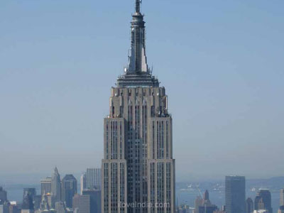 Φωταγώγηση Empire State Building… με τα χρώματα της Κίνας