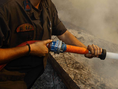 Πετροβόλησαν πυροσβέστη…