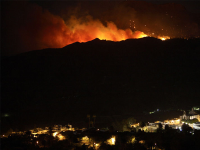 Τέσσερις πυροσβέστες “έπεσαν” κατά την ώρα του καθήκοντος στην Καταλονία