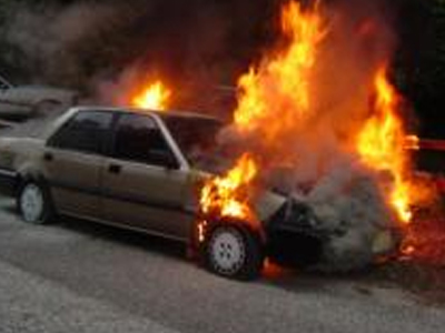 Πυρκαγιά σε Ι.Χ στα Εξάρχεια