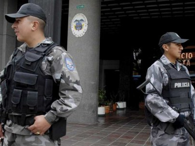 Σκότωσαν με ακόντια μάνα και παιδιά