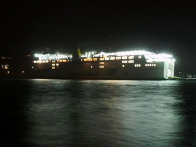 Μεταμεσονύκτια ταλαιπωρία στο λιμάνι του Πειραιά