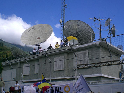 Επίθεση με δακρυγόνα σε τηλεοπτικό σταθμό της Βενεζουέλας