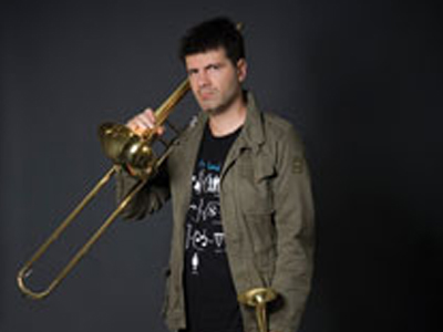 “Απόψε αυτοσχεδιάζουμε!” με τον Φοίβο Δεληβοριά