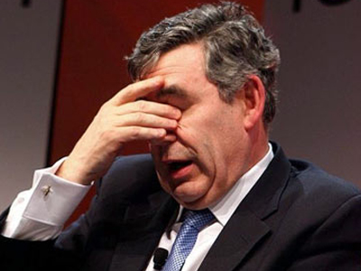 Σκούρα τα πράγματα για τον Gordon Brown