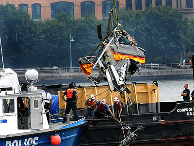 Εκτός υπηρεσίας δυο άτομα της αμερικανικής ΥΠΑ για το τραγικό δυστύχημα στον ποταμό Hudson