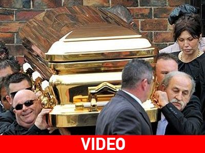 Χρυσό φέρετρο για τον «δολοφόνο» της Αυστραλίας