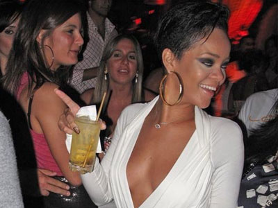 Ξεφάντωσε η Rihanna