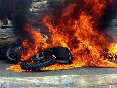 Φωτιά σε δύο μοτοσυκλέτες στην Καλλιθέα