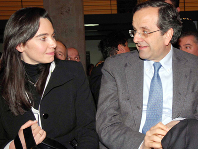 Με τη γυναίκα του στη Βουλή