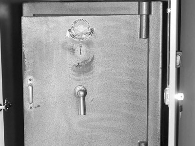 Μεταμεσονύκτια ληστεία στο δημαρχείο Γλυφάδας