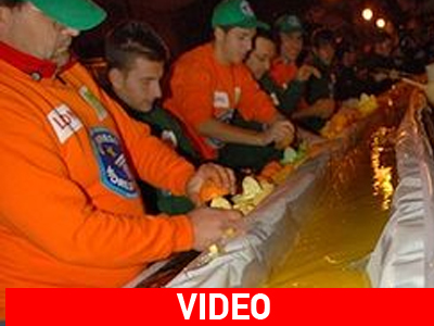 2 τόνοι πορτοκάλια… 700 λίτρα πορτοκαλάδα