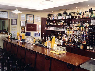 Εκτός εστιατορίων οι Αμερικανοί “πιστολέρο”