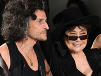 Στο Παρίσι η Yoko Ono
