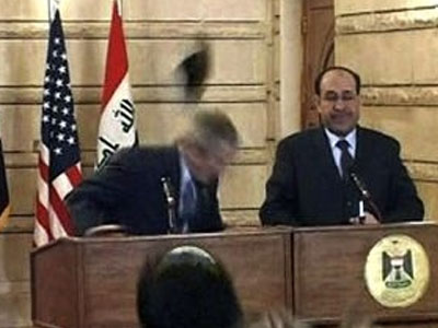 Αύριο απελευθερώνεται ο δημοσιογράφος που πέταξε παπούτσια στον Bush