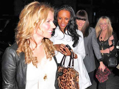 Όλες μαζί και η Victoria… χώρια