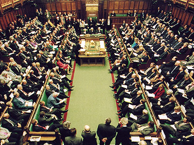 Μείωση των αποδοχών τους… εάν κερδίσουν τις εκλογές