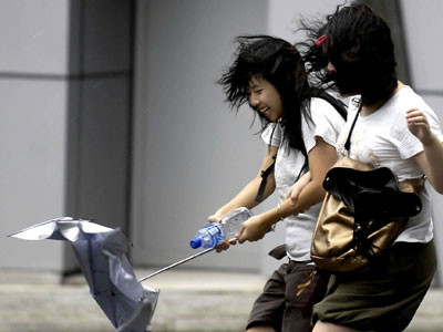 Ισχυρός τυφώνας πλήττει το Χονγκ Κονγκ