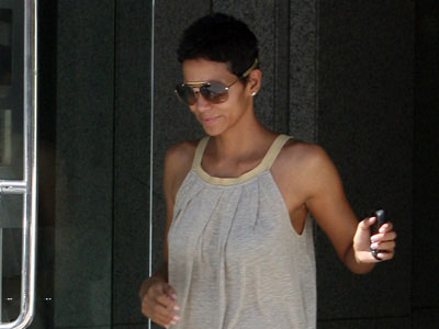 Όλα καλά με τη Halle Berry