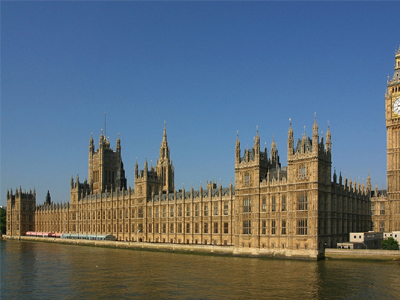 Γιγαντώνονται τα ελλείμματα στη Βρετανία