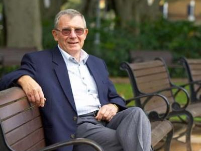 Απεβίωσε ο John Hall