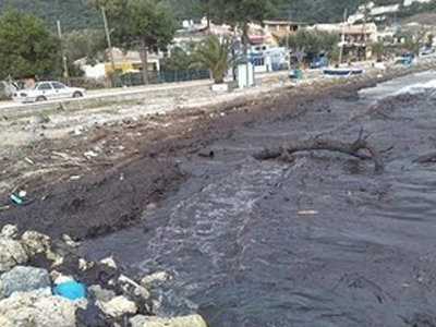 Θαλάσσια ρύπανση στο Πέραμα