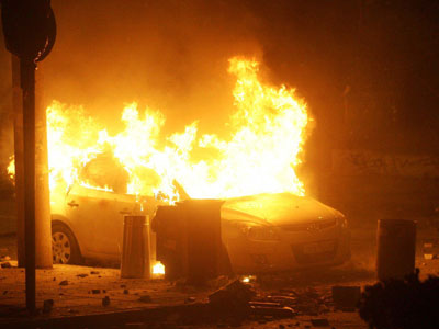 Παρανάλωμα αυτοκίνητο αστυνομικού στα Άνω Πετράλωνα