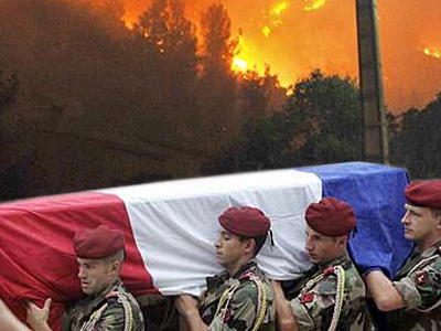 Δύο νεκροί από πυρκαγιά σε γαλλική στρατιωτική βάση