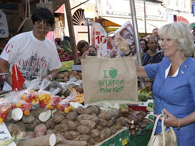 «Βασιλική» επίσκεψη στη λαϊκή