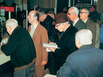 Στα γκισέ για είσπραξη οι συνταξιούχοι του ΙΚΑ