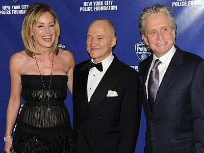 Η επανεμφάνιση Douglas-Stone στη Νέα Υόρκη