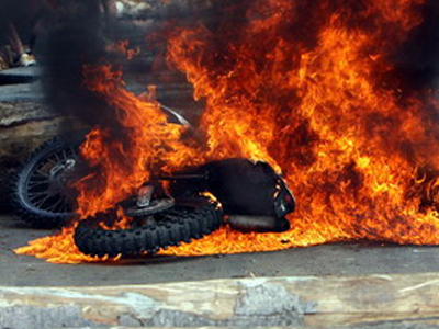 Κάηκε μοτοσυκλέτα στο Ίλιον