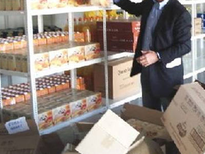 Διανομή τροφίμων σε άπορες οικογένειες στη Λάρισα