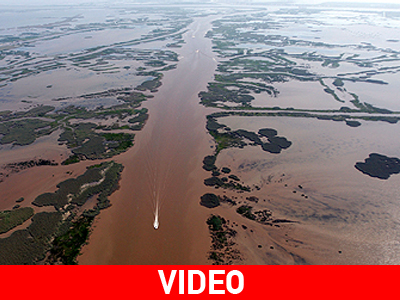 Τοποθέτηση θόλου για τον περιορισμό διαρροής πετρελαίου Τοποθέτηση θόλου για τον περιορισμό διαρροής πετρελαίου