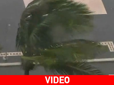 Εξασθενεί ο τυφώνας «Karl»