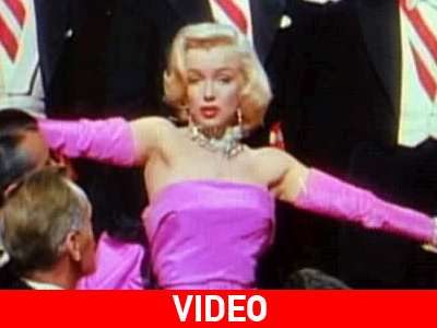 Στο «σφυρί» το ροζ φόρεμα της Marylin